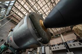 Acatando las nuevas normativas de Trump, NASA descarta llevar a la primera mujer a la Luna